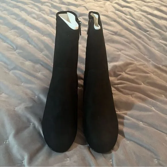 Kenneth Cole Reaction Raleigh Block Heel Ankle Bootie Black Faux Suede 7.5