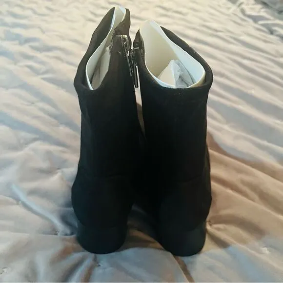 Kenneth Cole Reaction Raleigh Block Heel Ankle Bootie Black Faux Suede 7.5