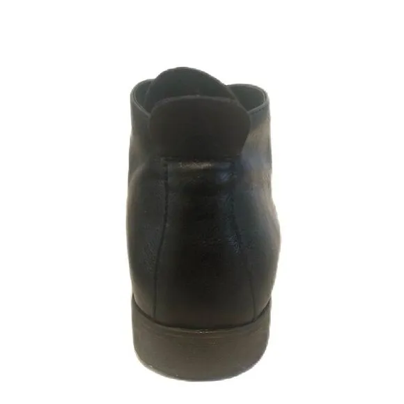 Kenneth Cole chukka boots EUC