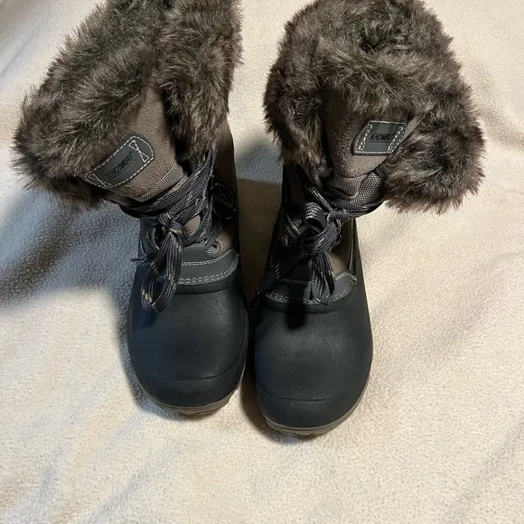Khombu Faux Fur Trim Leather Upper Winter Boots Sz10