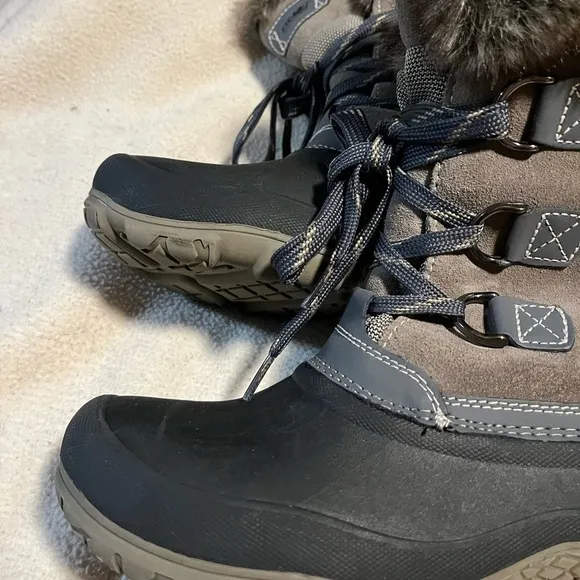 Khombu Faux Fur Trim Leather Upper Winter Boots Sz10