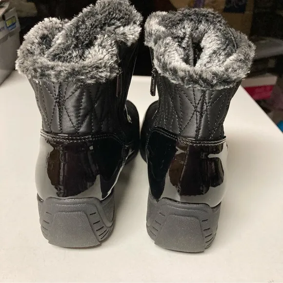 Khombu Waterproof Winter Ankle Snow Boots - Molly NWOT Size:  8M