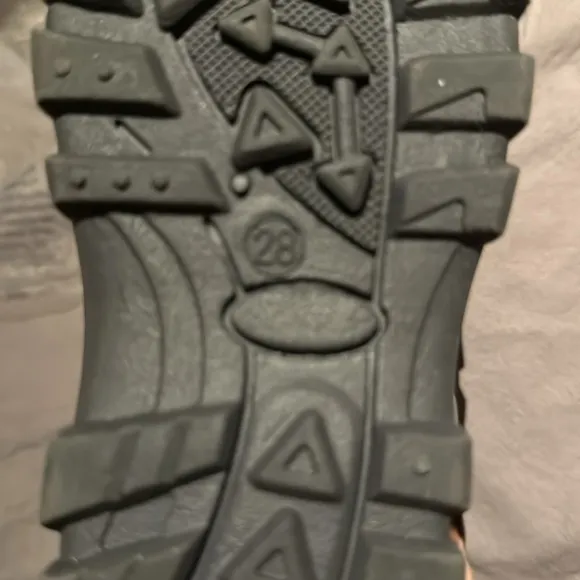 Kids snow boots NWT