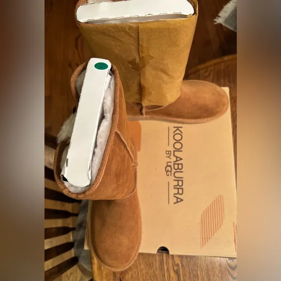 Ladies Kookaburra by Ugg Victoria Tall Boots, size 6. Chestnut.  New in box.