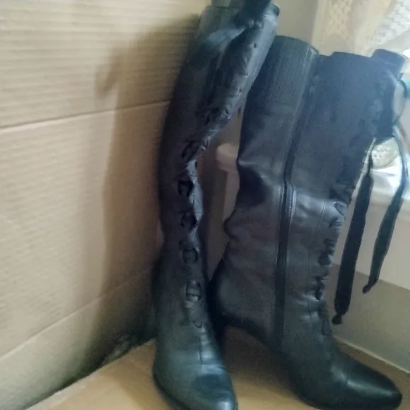 Ladies tall genuine leather lace up zipper side boots from Brazil never worn out