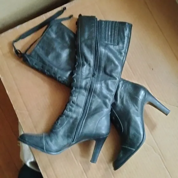 Ladies tall genuine leather lace up zipper side boots from Brazil never worn out