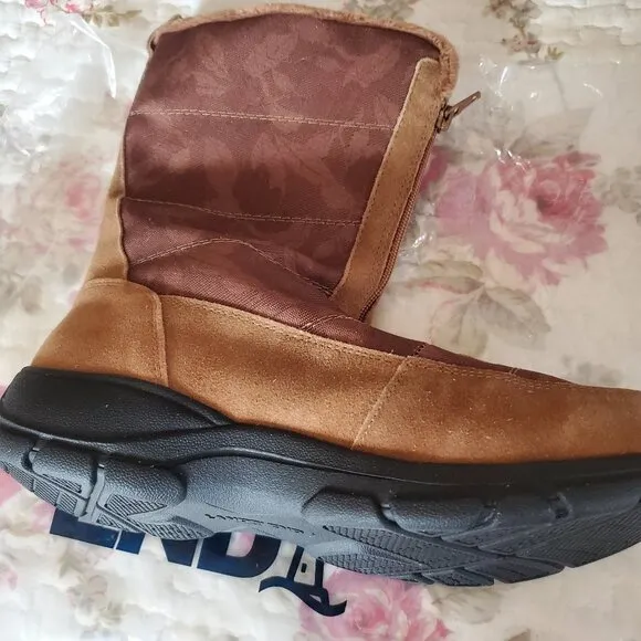 LANDS' END WOMEN'S WINTER BOOTS-NWT