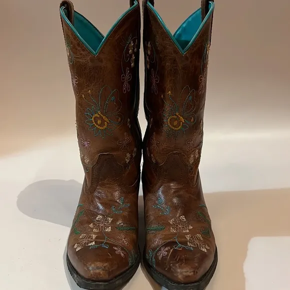 Leather Cowgirl boots Smoky Mountain Boots. Size 4.5 &amp; are in perfect condition.