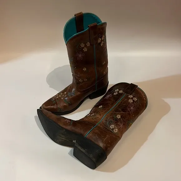 Leather Cowgirl boots Smoky Mountain Boots. Size 4.5 &amp; are in perfect condition.