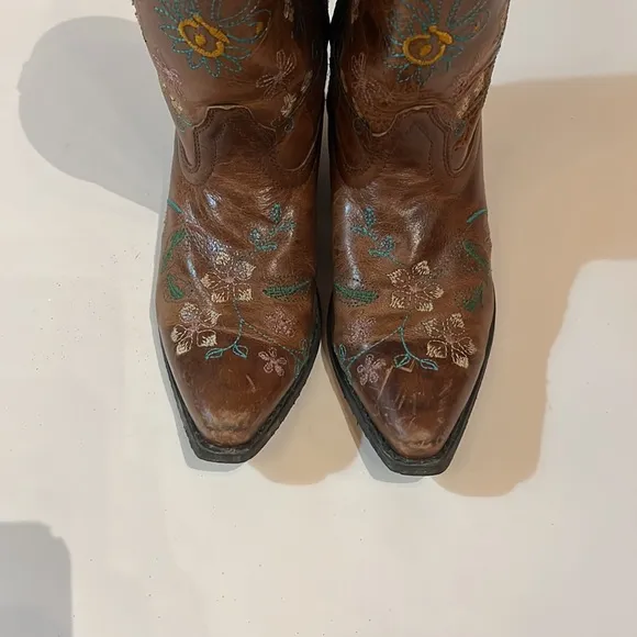 Leather Cowgirl boots Smoky Mountain Boots. Size 4.5 &amp; are in perfect condition.