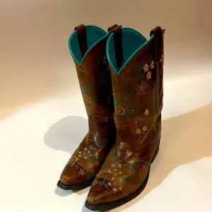 Leather Cowgirl boots Smoky Mountain Boots. Size 4.5 &amp; are in perfect condition.