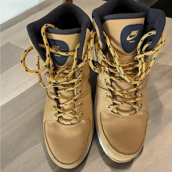 Leather Hiking Boots Wheat Gold Size 9.5 Men’s Nike Manoa ACG