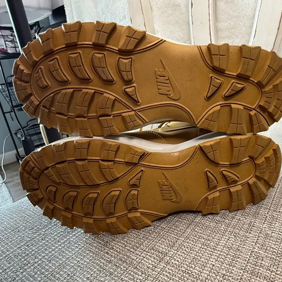 Leather Hiking Boots Wheat Gold Size 9.5 Men’s Nike Manoa ACG