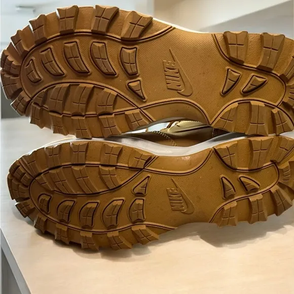 Leather Hiking Boots Wheat Gold Size 9.5 Men’s Nike Manoa ACG