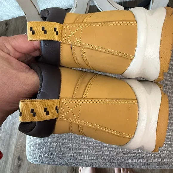 Leather Hiking Boots Wheat Gold Size 9.5 Men’s Nike Manoa ACG