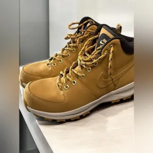 Leather Hiking Boots Wheat Gold Size 9.5 Men’s Nike Manoa ACG