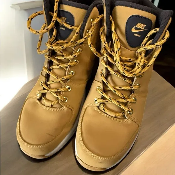 Leather Hiking Boots Wheat Gold Size 9.5 Men’s Nike Manoa ACG