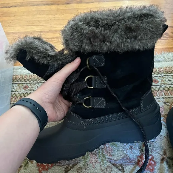 Like New: black khombu winter boots