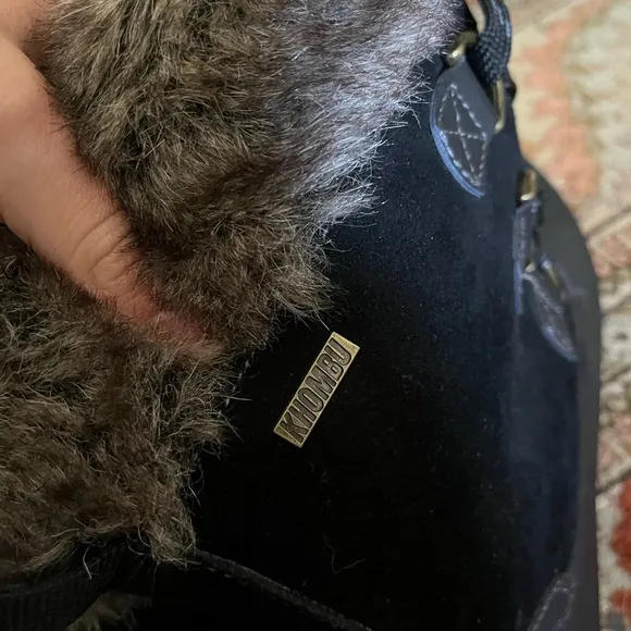 Like New: black khombu winter boots