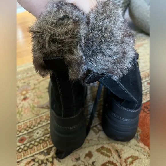 Like New: black khombu winter boots