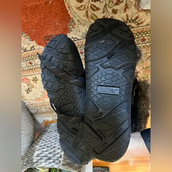 Like New: black khombu winter boots