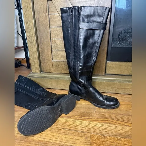 LIKE NEW - Black Leather Equestrian Riding Boots With Zipper &amp; Buckle Detail