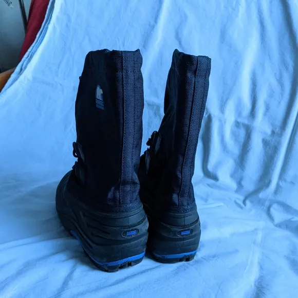 Like new Sorel Unisex super troopers winter boots size 4