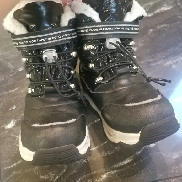 Little girl water proof winter boots with fleece lining size 12