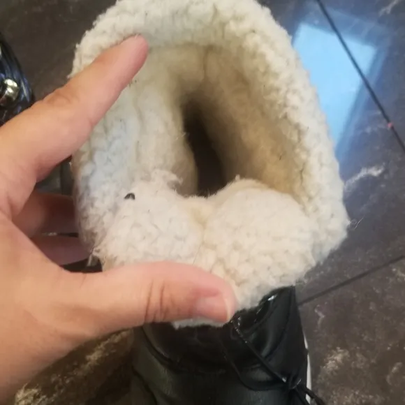 Little girl water proof winter boots with fleece lining size 12