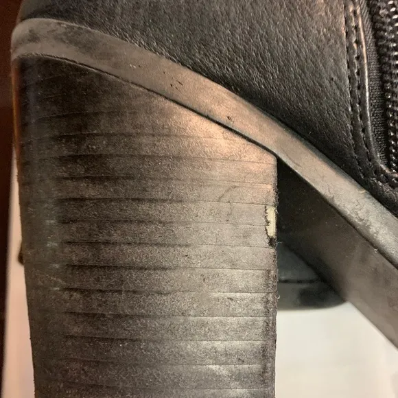LN Black leather boots