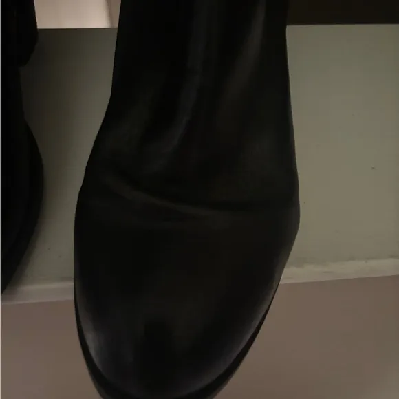 LN Black leather boots