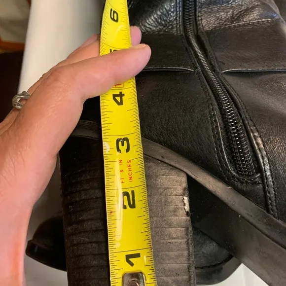 LN Black leather boots