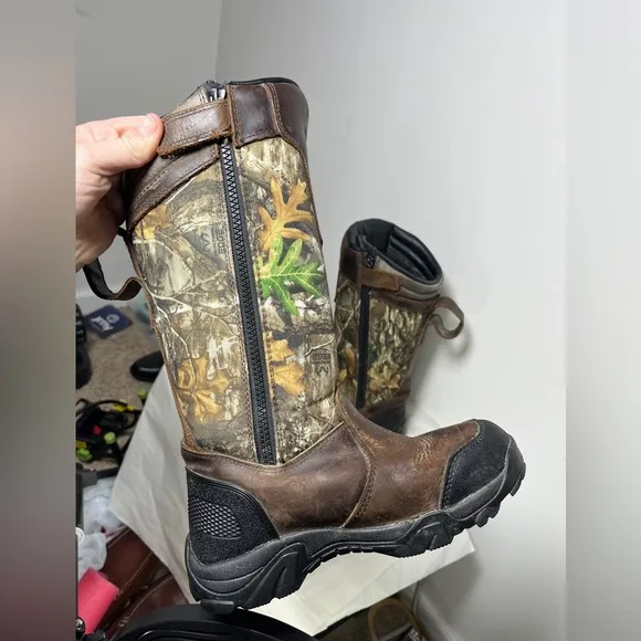 Magellan Outdoors Kids Snake Shield Defender Waterproof Boots size 4D