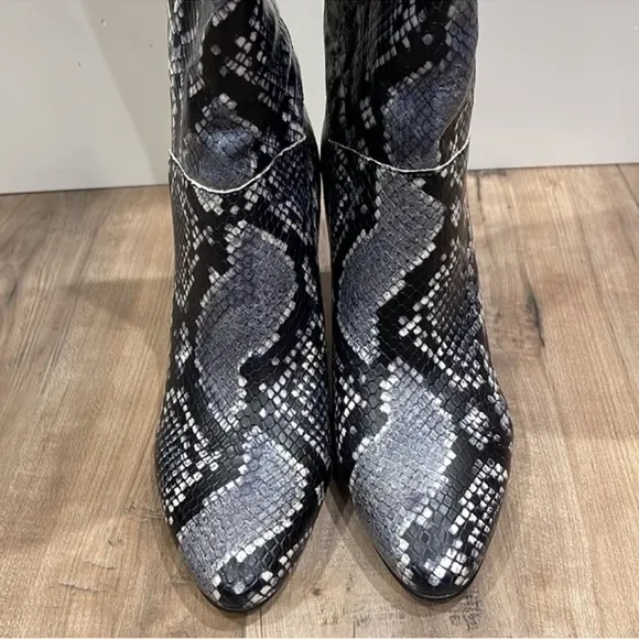 Marc Fisher Zadia 2 Faux Snake Boots Tall s 7
