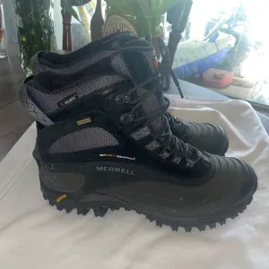 Men’s Merrell size 13 black waterproof snow boots
