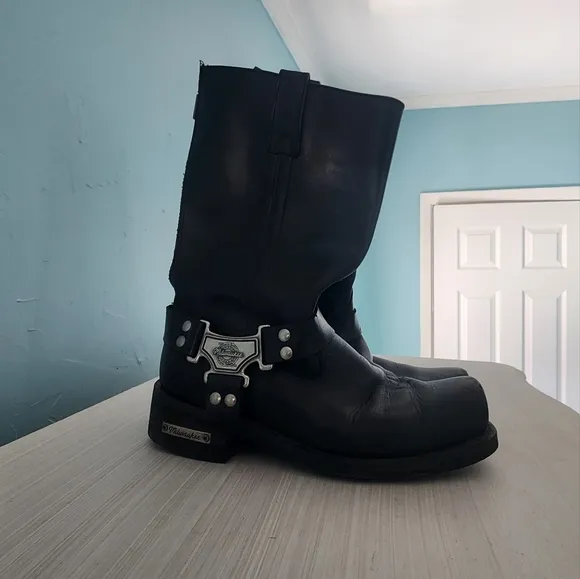 Men's motorcycle boots Milwaukee brand.