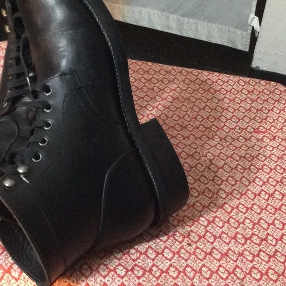 Mens Thursday boots boots leather light damage sz9 used in good condition