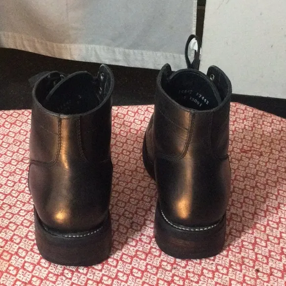 Mens Thursday boots boots leather light damage sz9 used in good condition