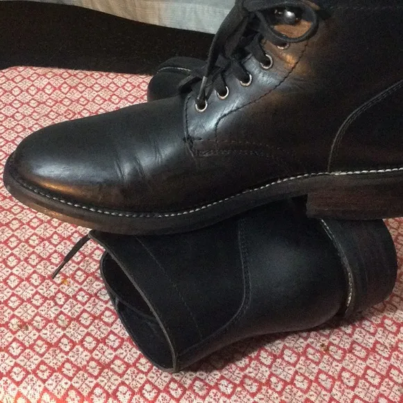 Mens Thursday boots boots leather light damage sz9 used in good condition