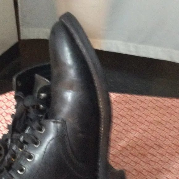 Mens Thursday boots boots leather light damage sz9 used in good condition