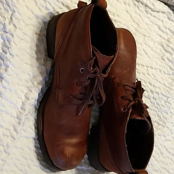 Mens Ugg leather boot size 9.5