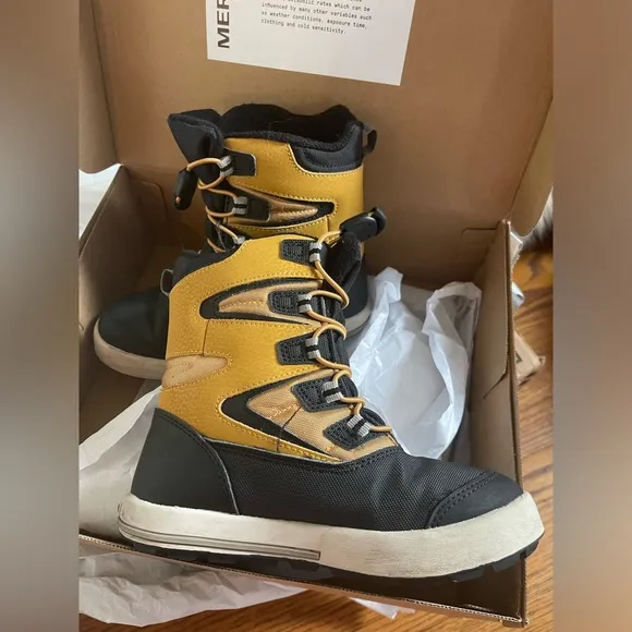 Merell Snow boots Kids Size 13