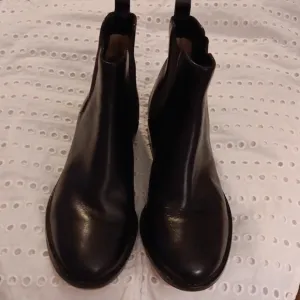 Michael Kors Black Leather Booties Size 7M