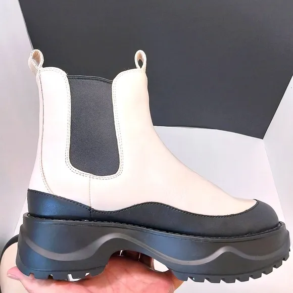 Michael Kors Dupree Two Tone Leather Boots,‎ NEW, Size 6.5