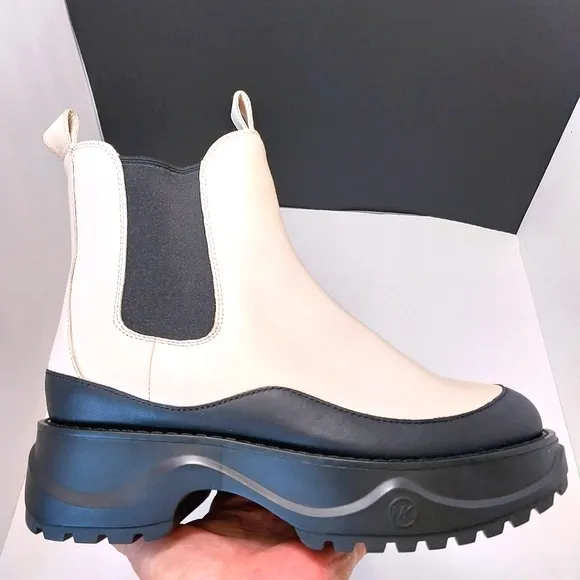 Michael Kors Dupree Two Tone Leather Boots,‎ NEW, Size 6.5