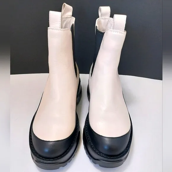 Michael Kors Dupree Two Tone Leather Boots,‎ NEW, Size 6.5