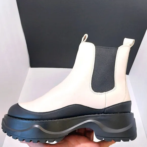 Michael Kors Dupree Two Tone Leather Boots,‎ NEW, Size 6.5
