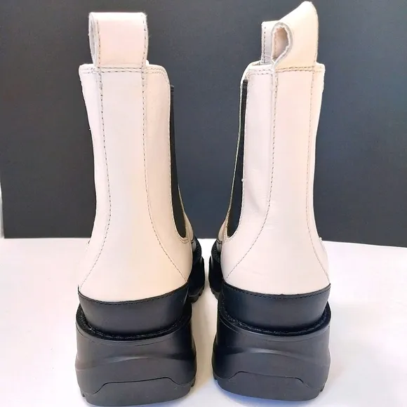Michael Kors Dupree Two Tone Leather Boots,‎ NEW, Size 6.5