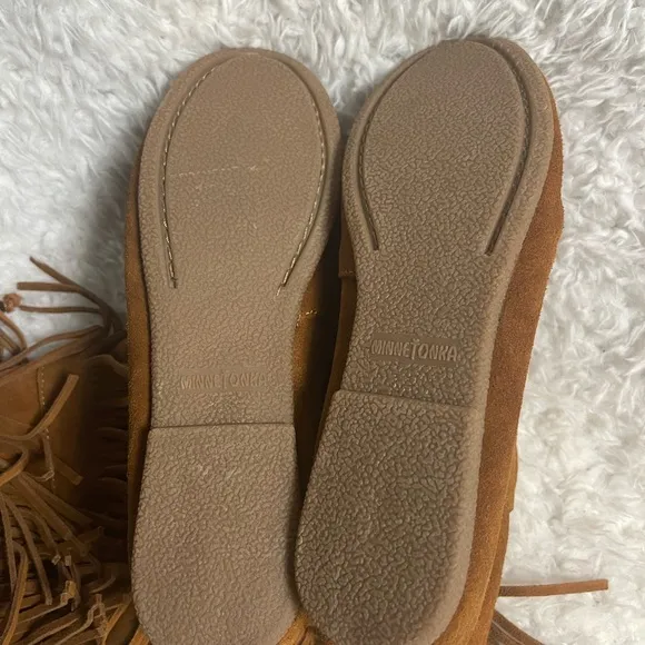 Minnetonka leather tan double Fringe Suede Moccasin Boots SZ9