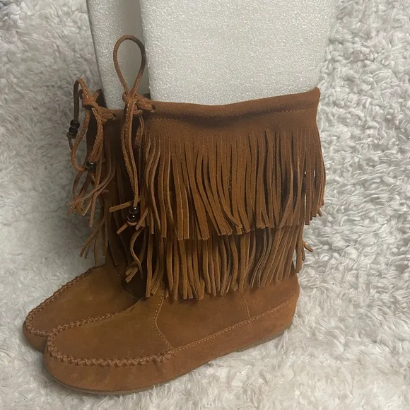 Minnetonka leather tan double Fringe Suede Moccasin Boots SZ9